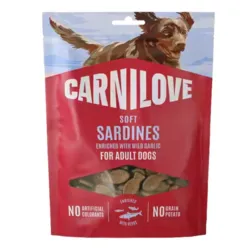 Carnilove Soft Snack Sardines with Wild Garlic hundegodbidder i pose