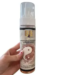 Den smarte B&B Waterless Shampoo DeLuxe til hunde fås både med parfume eller uden parfume