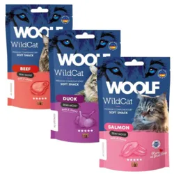 Woolf WildCat 50g er bløde semi-moist kattesnacks i varianterne Beef, Duck og Salmon – perfekt som belønning eller forkælelse