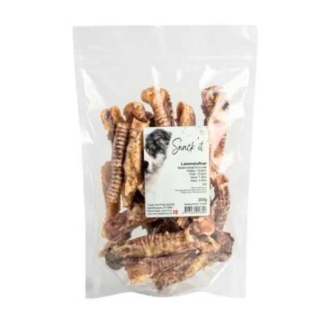 Lammeluftrør, naturlig snack til hunde vist i emballage