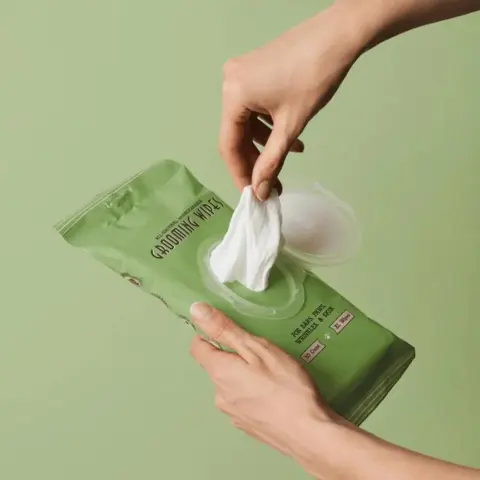 Natural Dog Company Grooming Wipes kommer i en pakke med 50 stk.