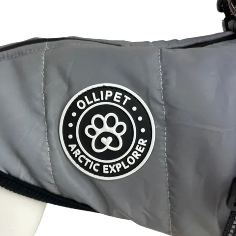 Hundedækken med step-in funktion og flot Ollipet logo. Perfekt til vinter.