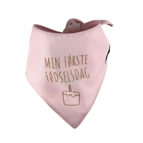 Lyserød hundebandana med teksten "min første fødselsdag"