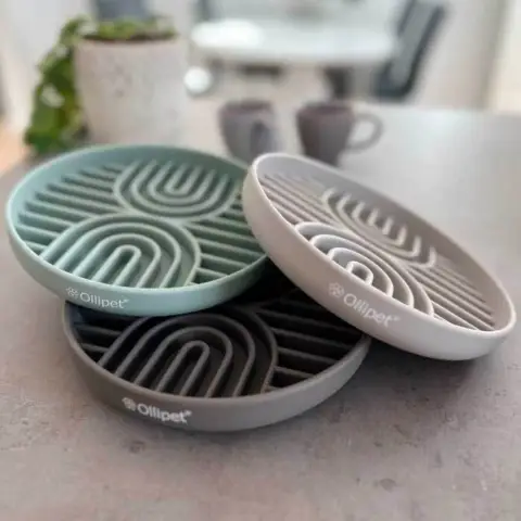 Ollipet Art deco slikkeskål i flotte farver - Kun hos Cotonshoppen