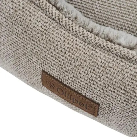Beige hundekurv i moderne lækkert design og fin neutral farve.