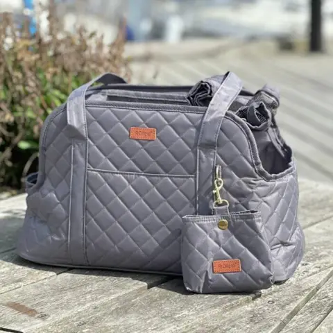 Flot hundetaske fra Ollipet - perfekt til små hunderacer.