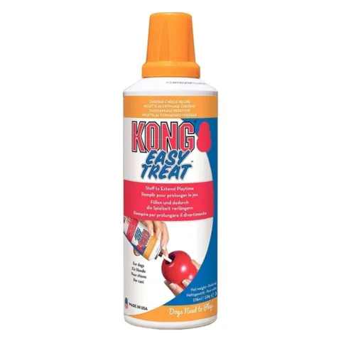Fyld dit KONG hundelegetøj med Easy Treat og giv din hund en belønning, der varer længe og smager fantastisk