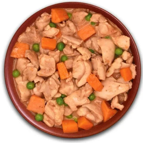 Alpha Spirit Chicken Stew byder på mørt kyllingekød og sprøde grøntsager – et let og næringsrigt måltid for hunde i alle størrelser
