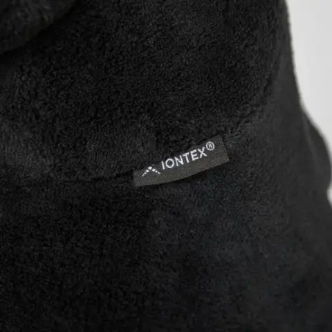 Iontex® teknologien i BAY tørredækken reflekterer infrarød varme og fremmer hundens restitution – ideel efter bad, svømning eller fysisk aktivitet