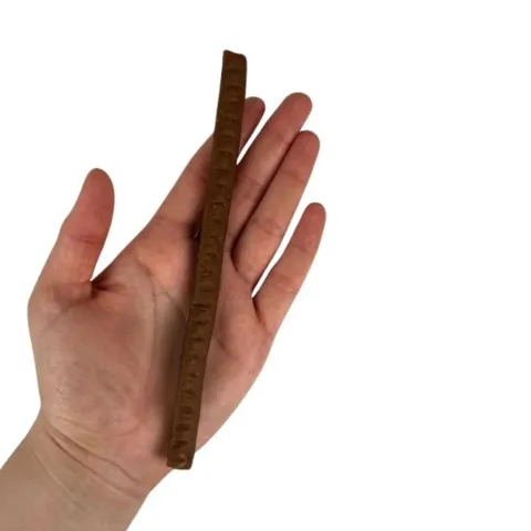 Faunakram snacksticks med torsk kylling og kalkun 4 stk blød vist i hånden