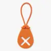 Pølle pose holder perfekt til gåturen med hunden. Ses her i orange.