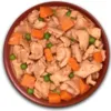 Alpha Spirit Chicken Stew byder på mørt kyllingekød og sprøde grøntsager – et let og næringsrigt måltid for hunde i alle størrelser