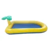 Active Canis Pet Splash Pool er et oppusteligt hundebassin med palme og sprinklerfunktion, perfekt til vandleg og afkøling af hunde i haven om sommeren.