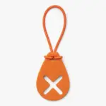 Pølle pose holder perfekt til gåturen med hunden. Ses her i orange.